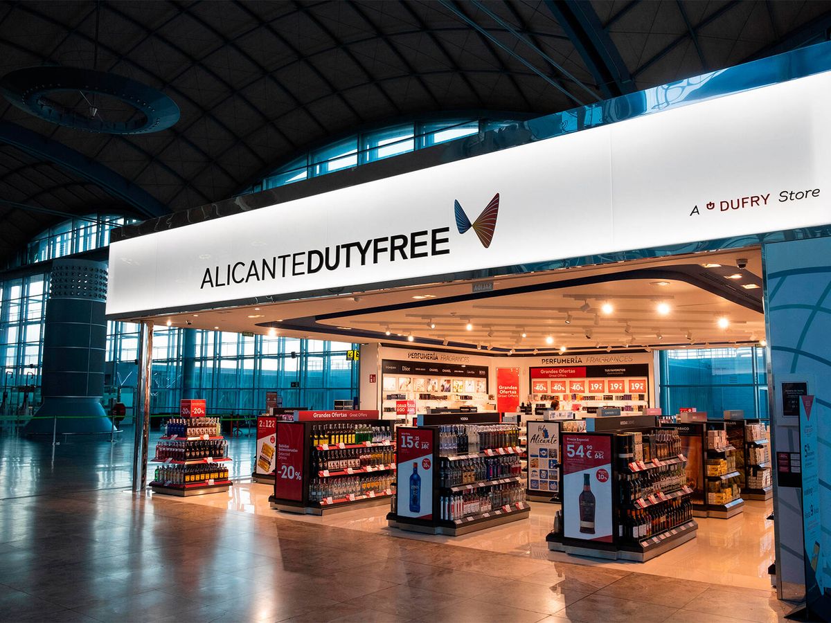 Foto: 'Duty free' del aeropuerto de Alicante. (Alamy)