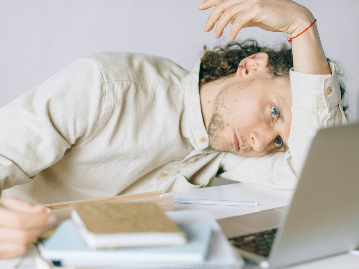 Foto: Los perfeccionistas son más propensos a sufrir agotamiento y no es solo el estrés relacionado con el trabajo lo que lo causa. (Pexels)