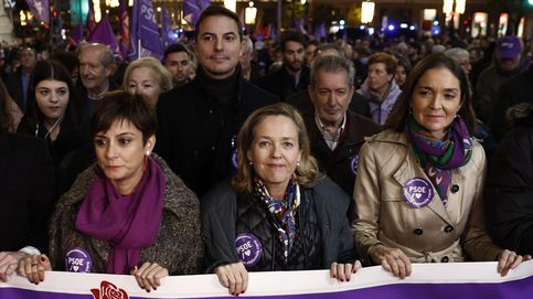 El PSOE se une a la protesta feminista crítica con Igualdad entre gritos de Montero dimisión 