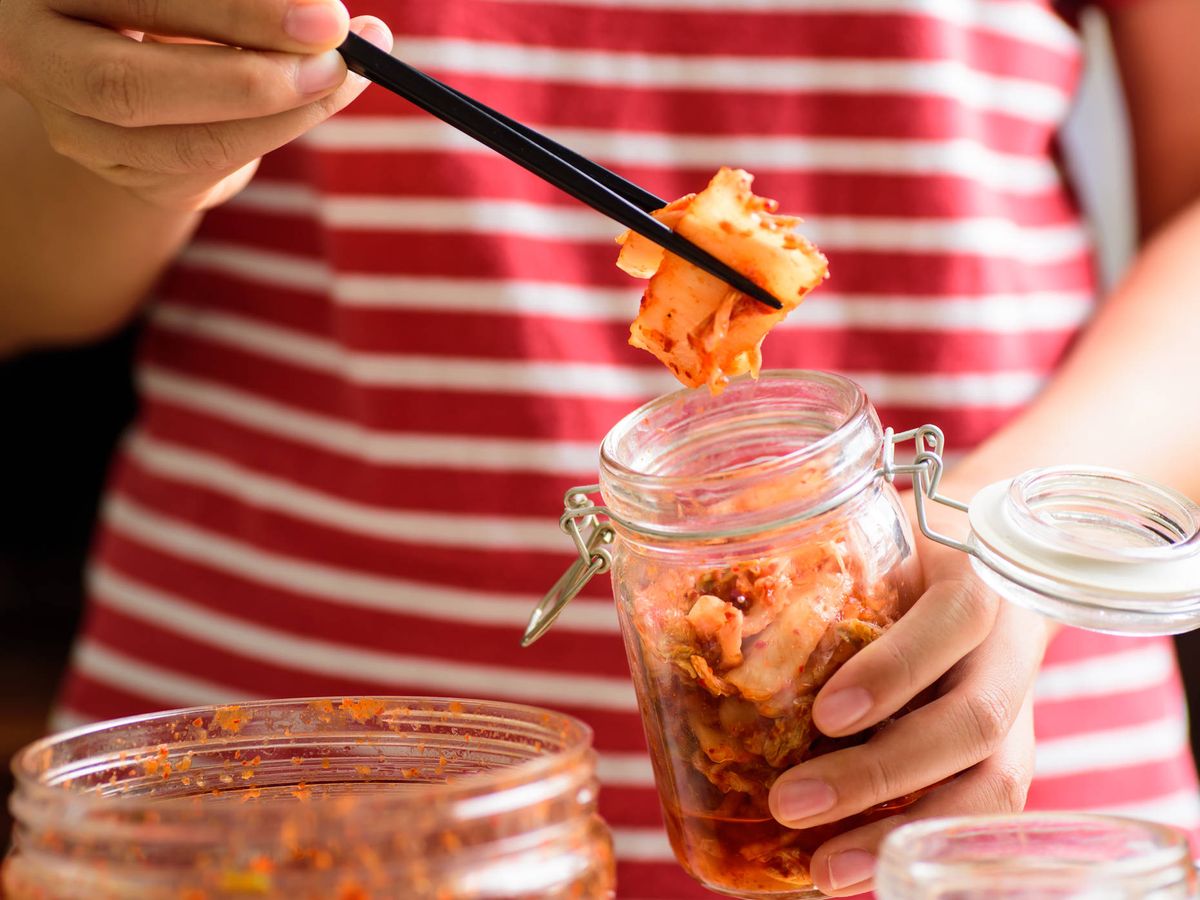 Siete beneficios de tomar kimchi y la receta para prepararlo en tu casa