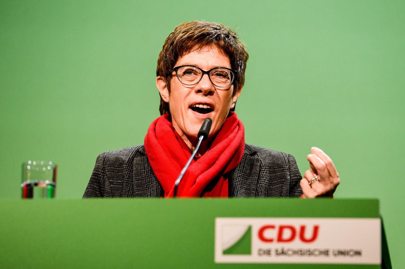 Annegret Kramp-Karrenbauer habla en una conferencia regional de la CDU en Leipzig, el 1 de diciembre de 2018. (EFE)