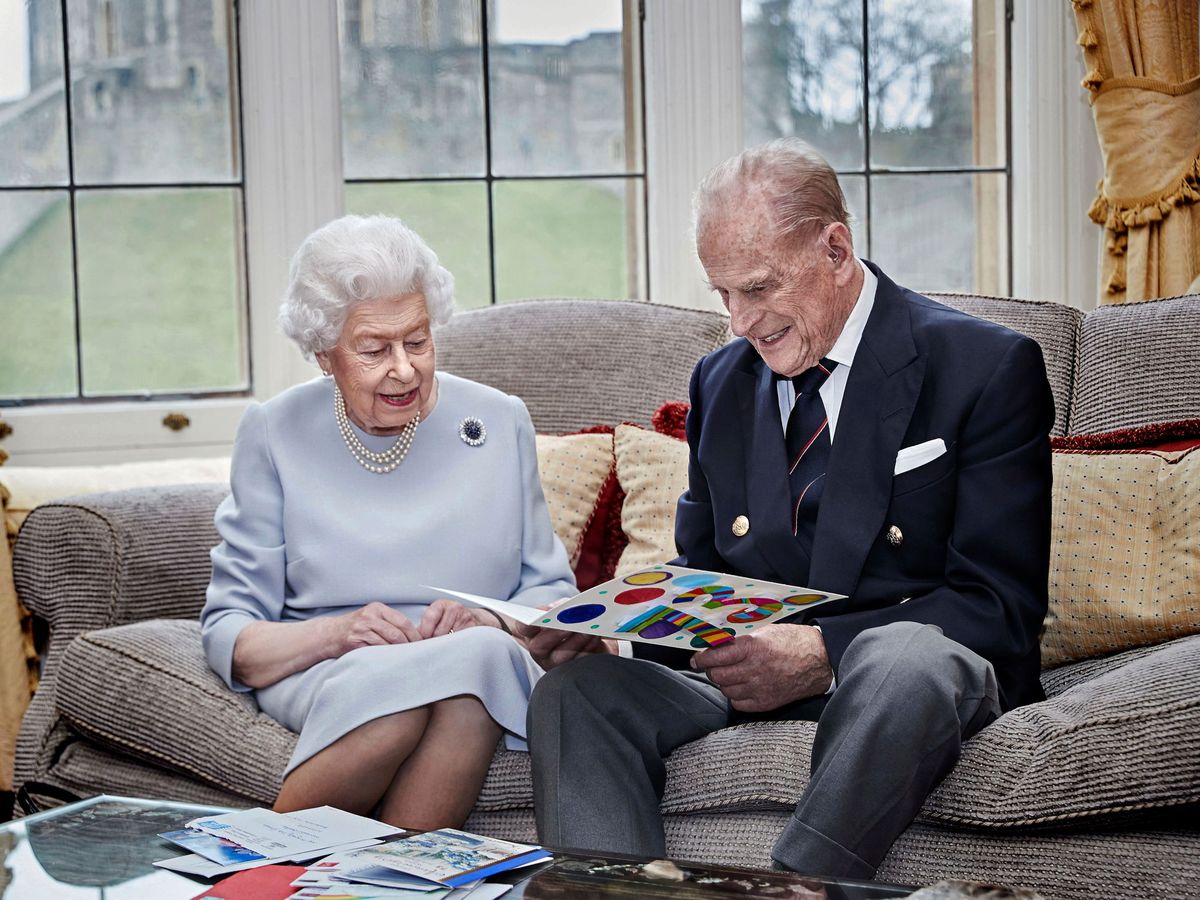 Foto: La reina Isabel y el duque de Edimburgo, en su 73º aniversario de bodas. (Palacio de Buckingham)