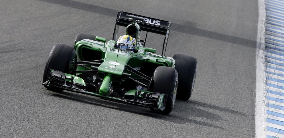 Marcus Ericsson rueda en Jerez con el CT05 de Caterham. (EFE)