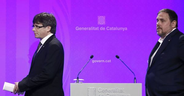 Foto: El presidente de la Generalitat de Cataluña, Carles Puigdemont (i), junto al vicepresidente, Oriol Junqueras. (EFE)