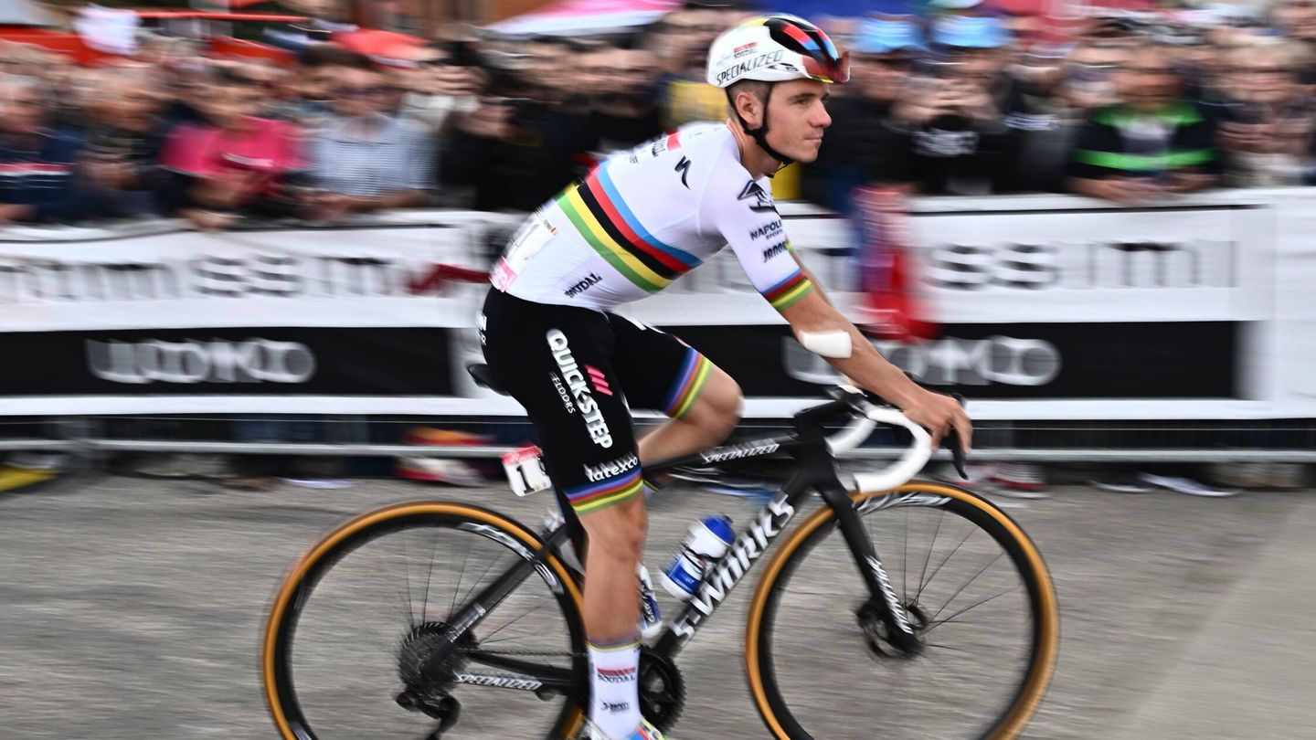 Evenepoel, en plena séptima etapa del Giro. (Reuters/Marcelo del Pozo)