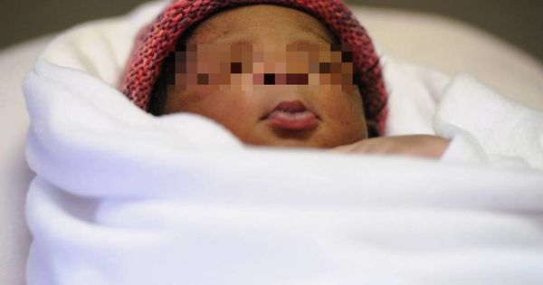 Foto: La niña nacida en el Aquarius. (SOS Mediterranée)