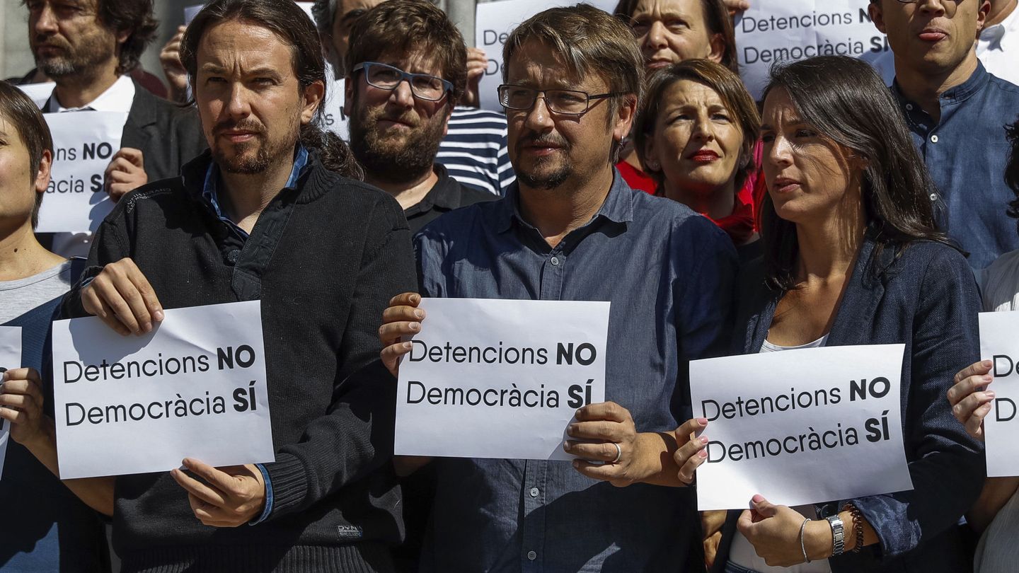 Concentración en el Congreso para rechazar las detenciones de altos cargos de la Generalitat.(EFE)