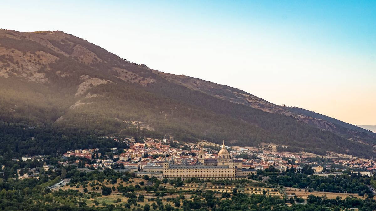 San Lorenzo de El Escorial y la 'octava maravilla': qué ver más allá de su monasterio 