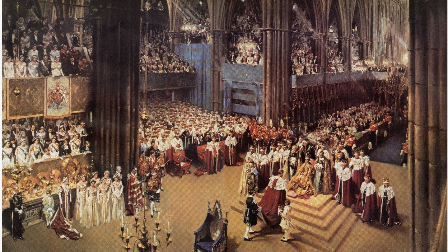 Imagen de la abadía de Westminster durante la coronación de Isabel II, con gradas para el público. (Cordon Press)