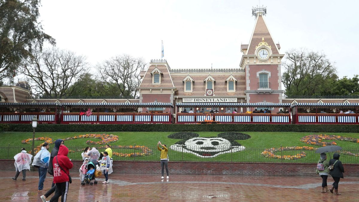 ¿Cómo reabrirán los parques de atracciones? Las opciones que baraja Disneyland