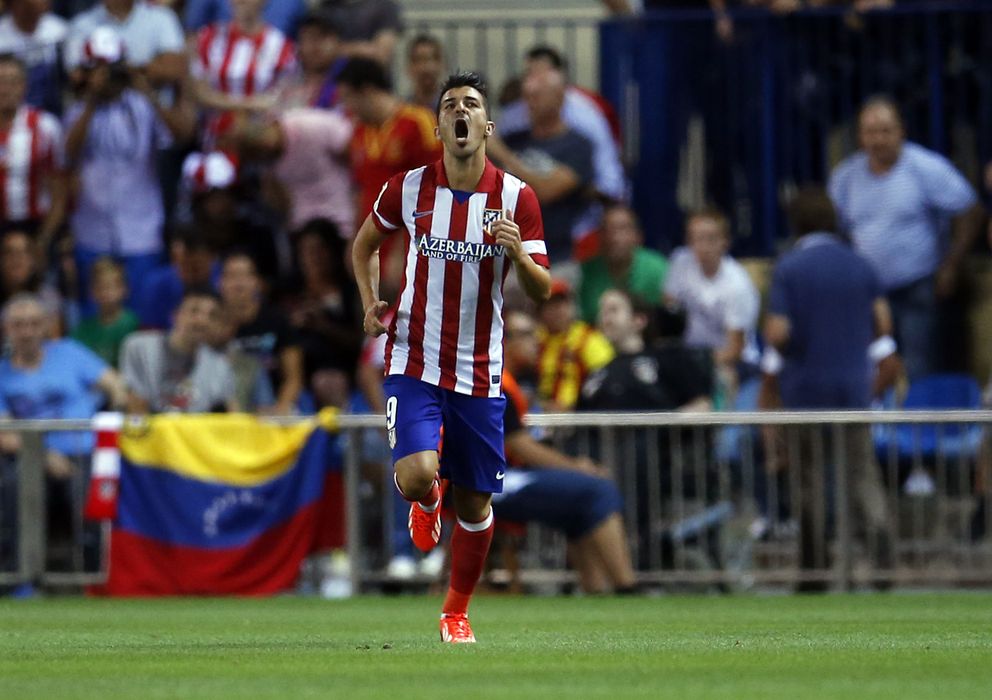 Foto: David Villa celebrando su tanto contra el Barcelona (Reuters).