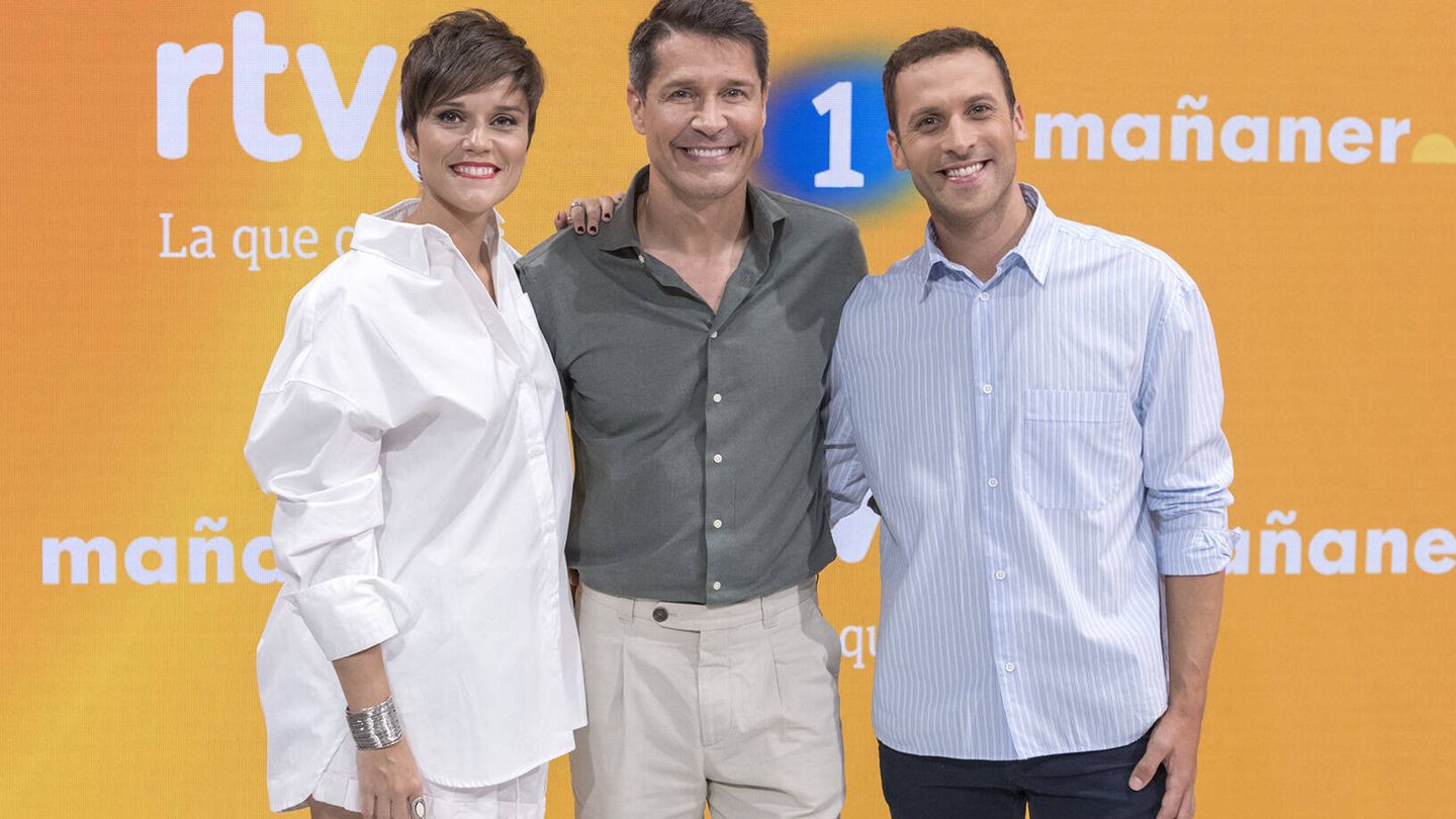 Jaime Cantizano con Miriam Moreno y Marc Santandreu. (RTVE)