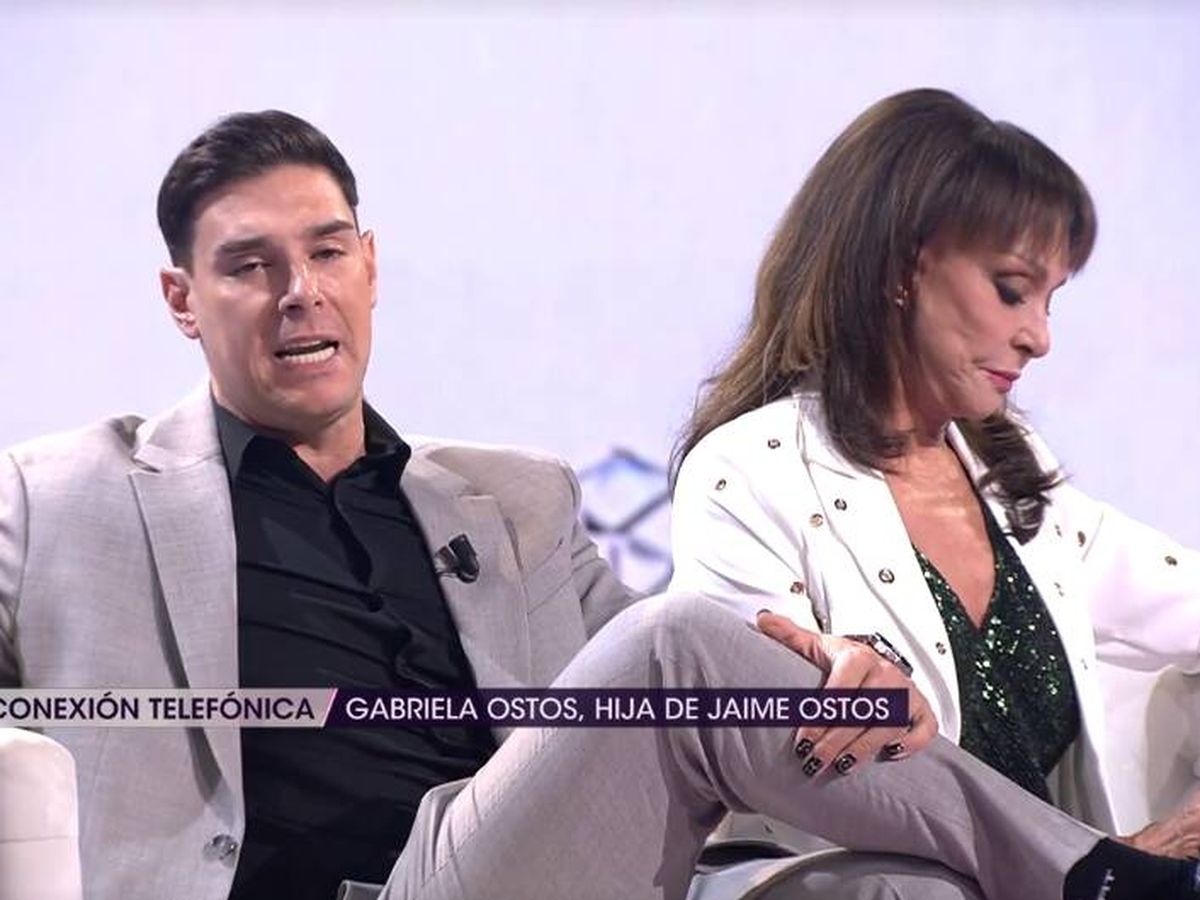 Foto: Jacobo Ostos junto a su madre María Ángeles Grajal en 'De Viernes'. (Mediaset)