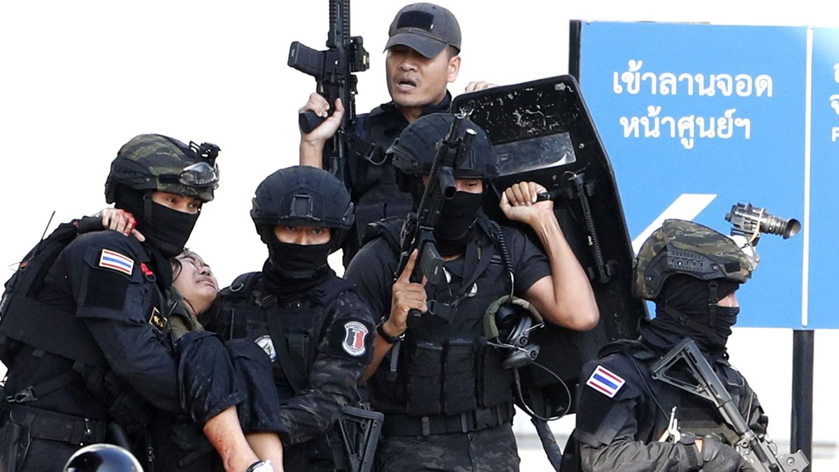 A Tailandia le explota en las manos su adicción a las armas