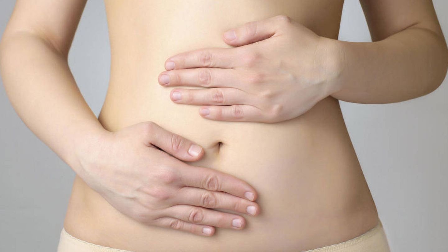 La endometriosis suele causar intensos dolores abdominales. (iStock)