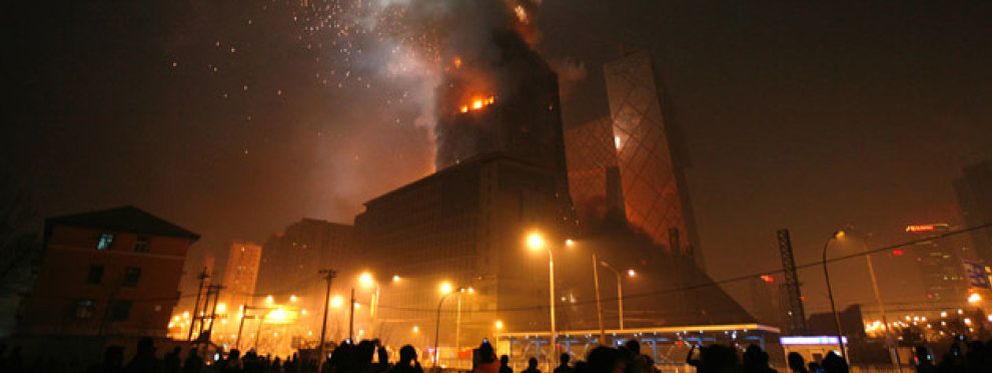 Foto: Arde en Pekín la sede de la televisión estatal china