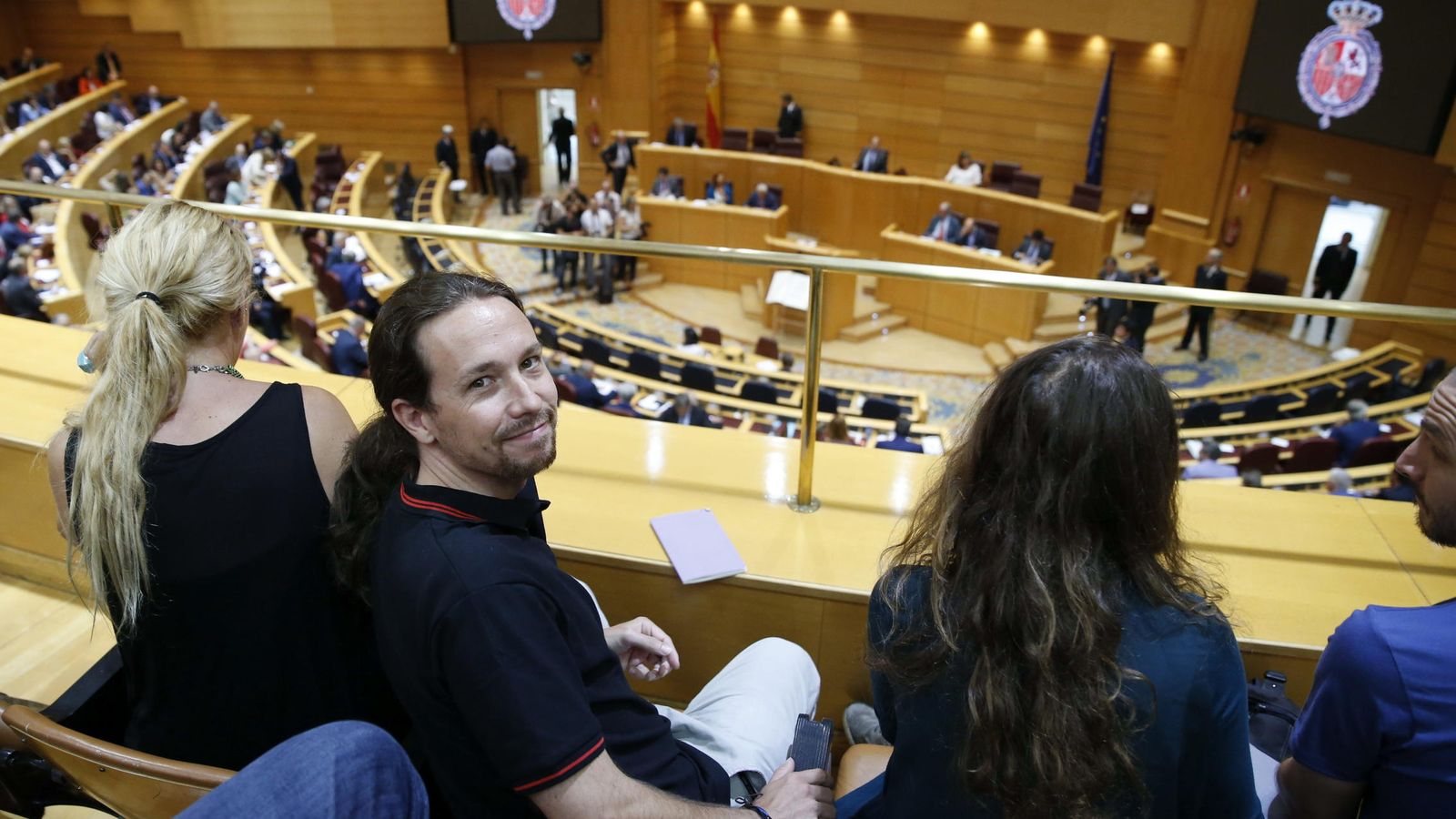 Foto: El líder de Podemos, Pablo Iglesias, en el Senado durante la jura del cargo de los senadores de la formación. (EFE)