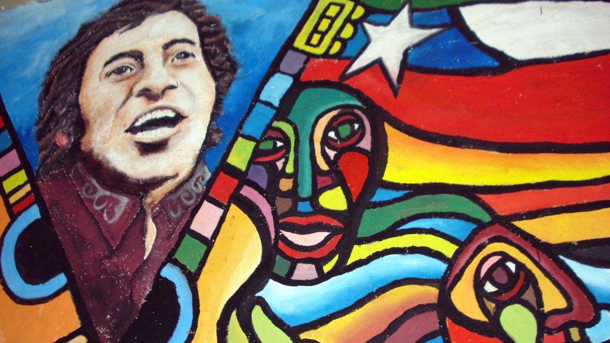 Víctor Jara: las estremecedoras canciones del hombre al que Pinochet cortó las manos