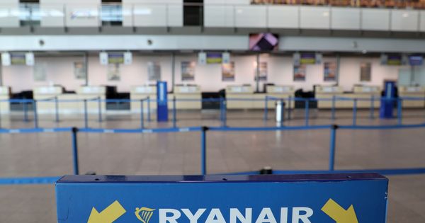 Foto: Mostrador de Ryanair en el aeropuerto de Niederrhein, en Weeze (Alemania). (EFE)
