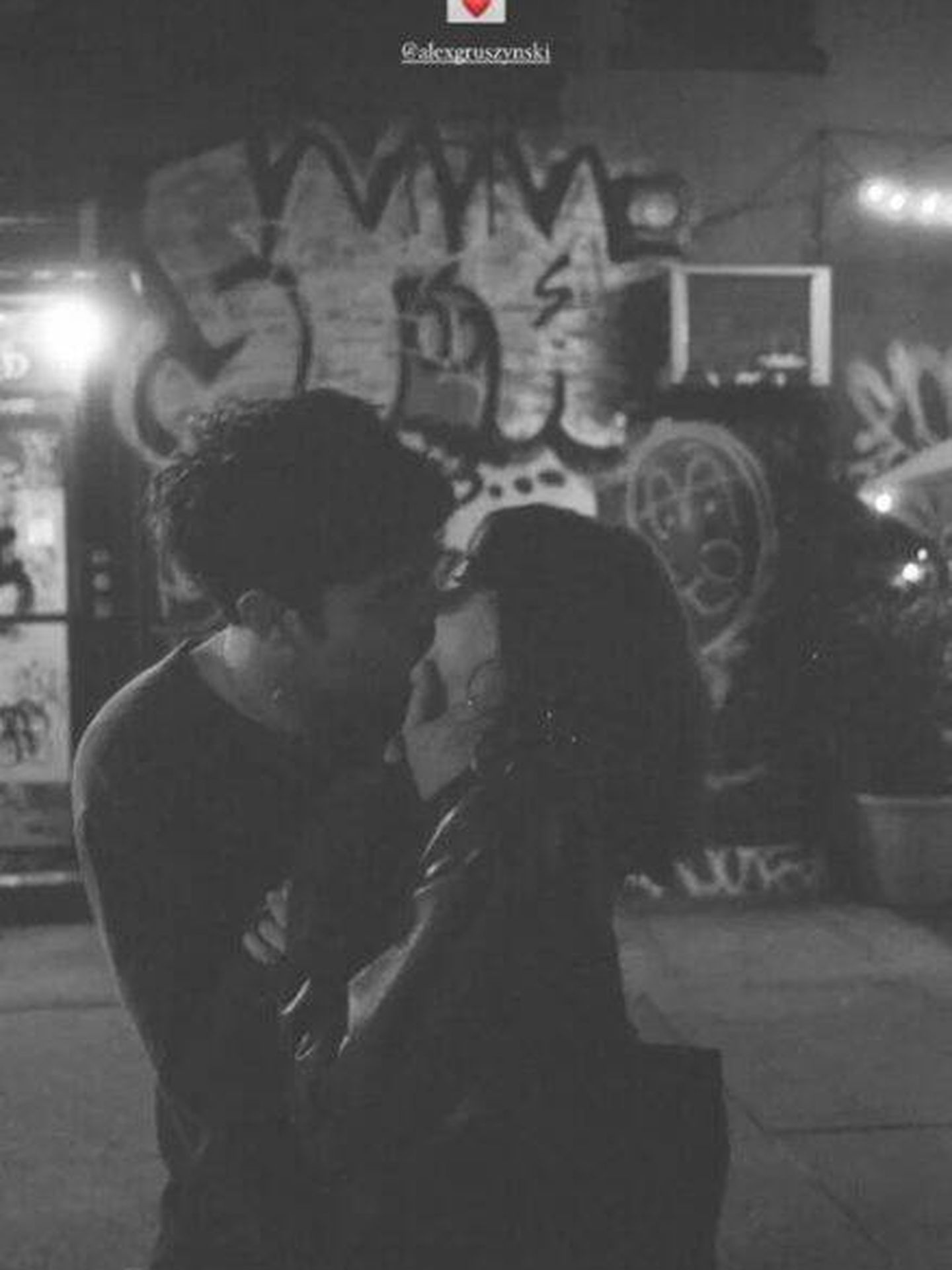 El beso de los enamorados. (Instagram/@stellabanderasgriffith)