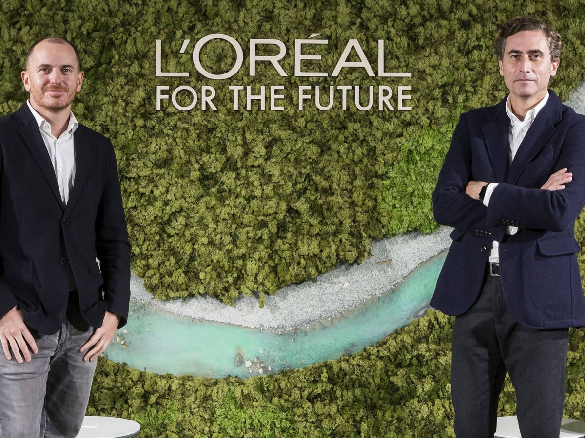 Foto: Íñigo Larraya, director de Sostenibilidad y RSE, y Juan Alonso de Lomas, CEO de L'Óreal. 