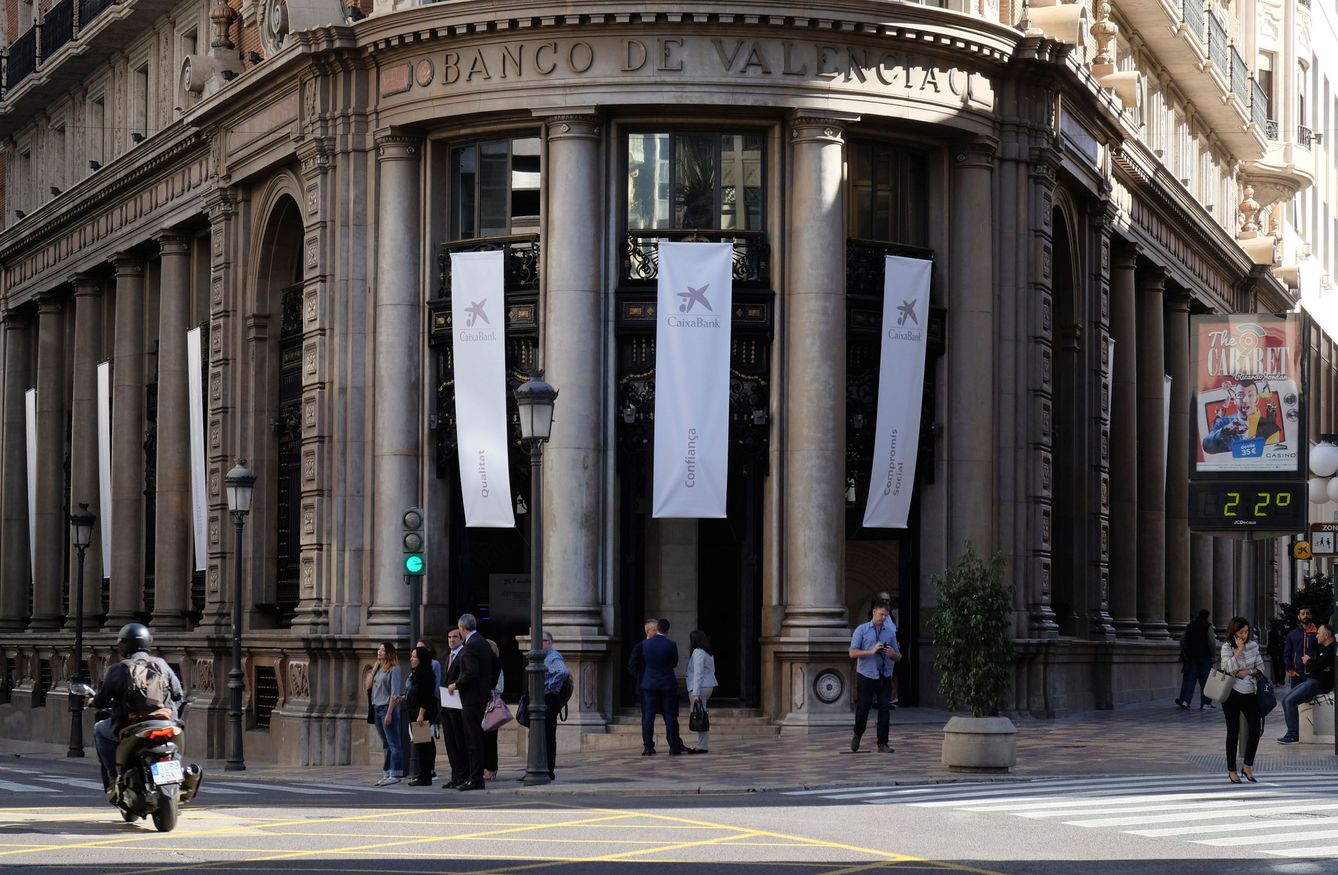 El Banco de Valencia, convertido en la nueva sede de CaixaBank. (EFE)