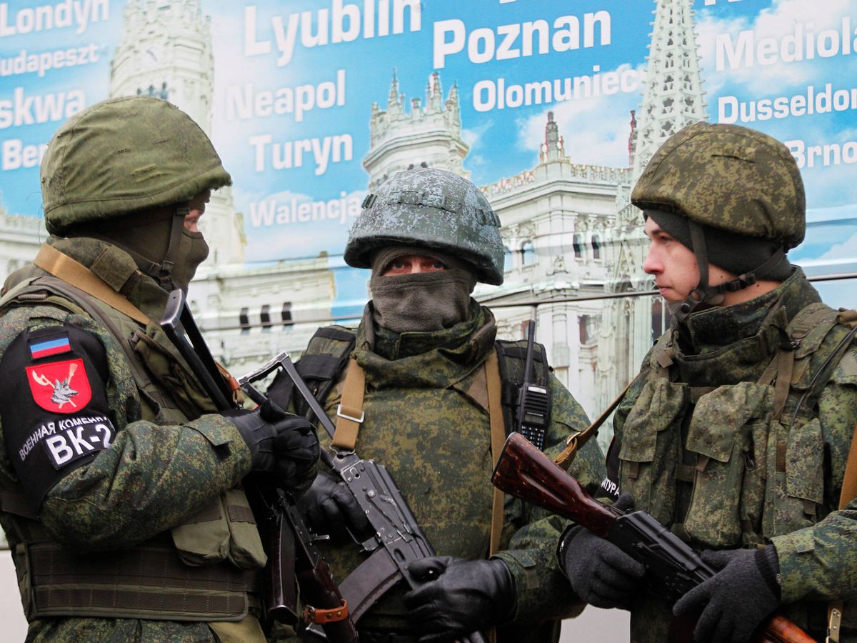 Foto: Milicianos de la autoproclamada república del Donetsk durante un intercambio de prisioneros el 29 de diciembre. (Reuters)