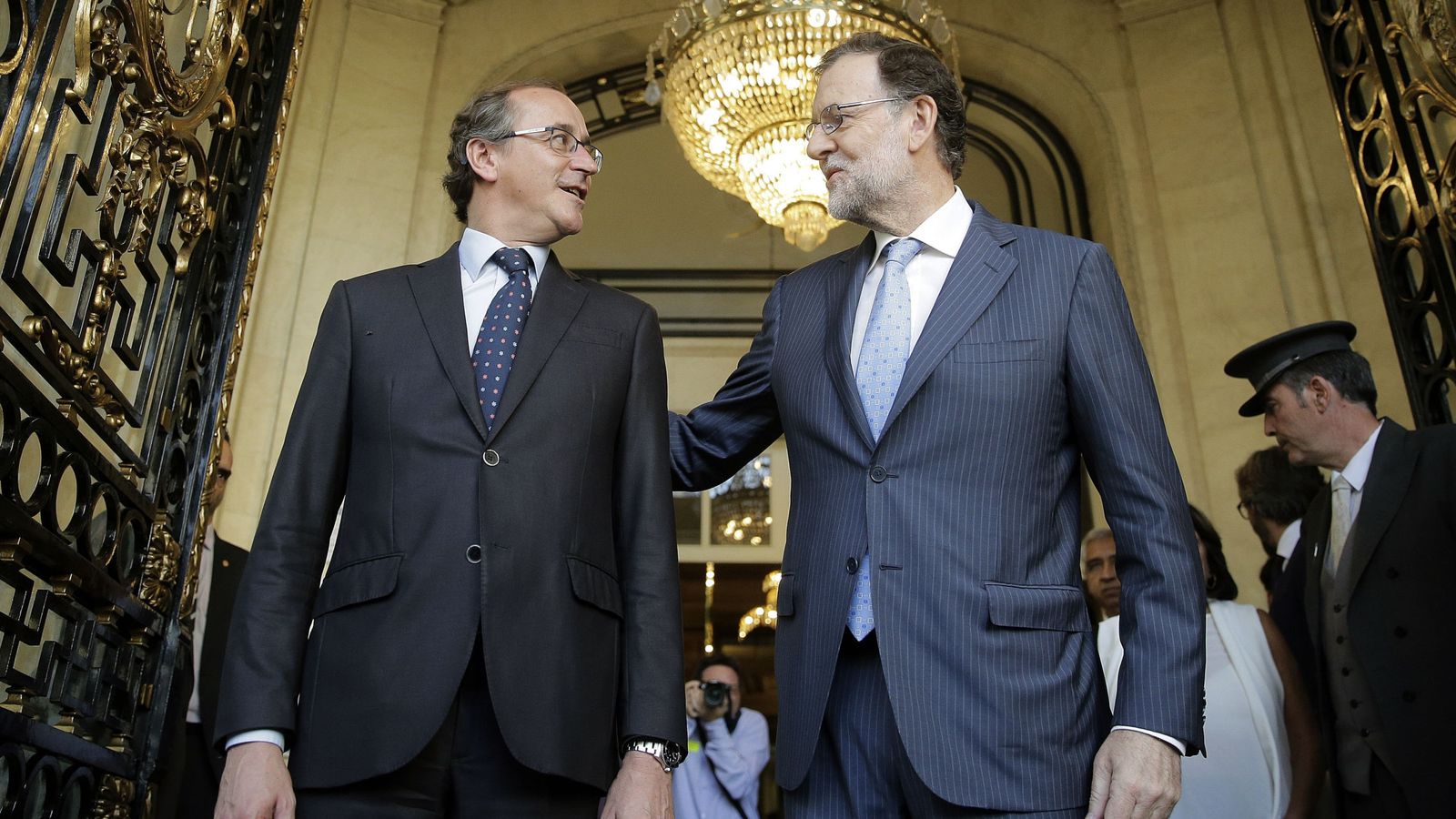 Foto: Rajoy presenta a Alfonso Alonso como candidato a lendakari. (EFE)