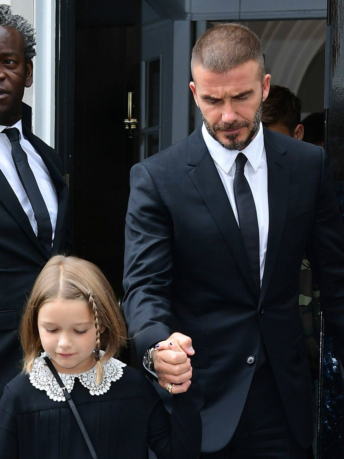Beckham, a principios de septiembre con su hija Harper. Luce menos pelo. (CP)