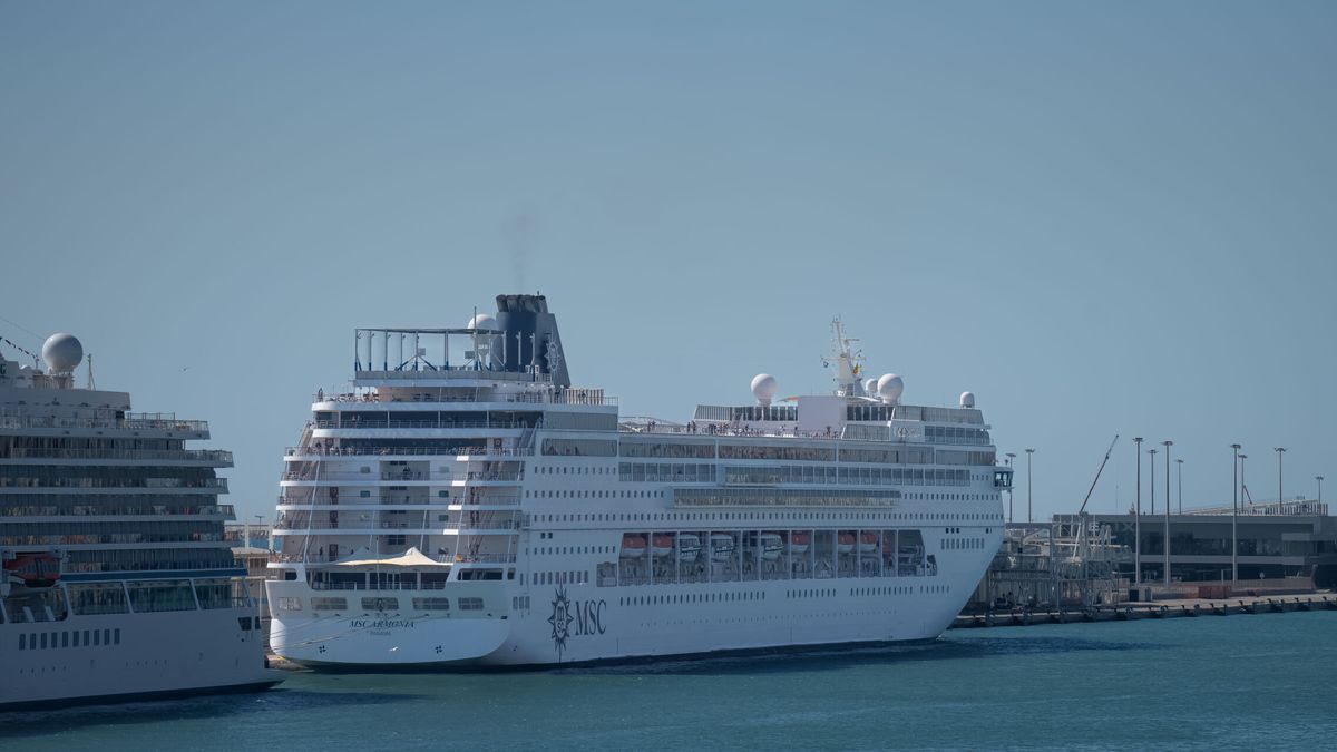 Por qué está retenido en el puerto de Barcelona un crucero con 1.500 pasajeros a bordo 