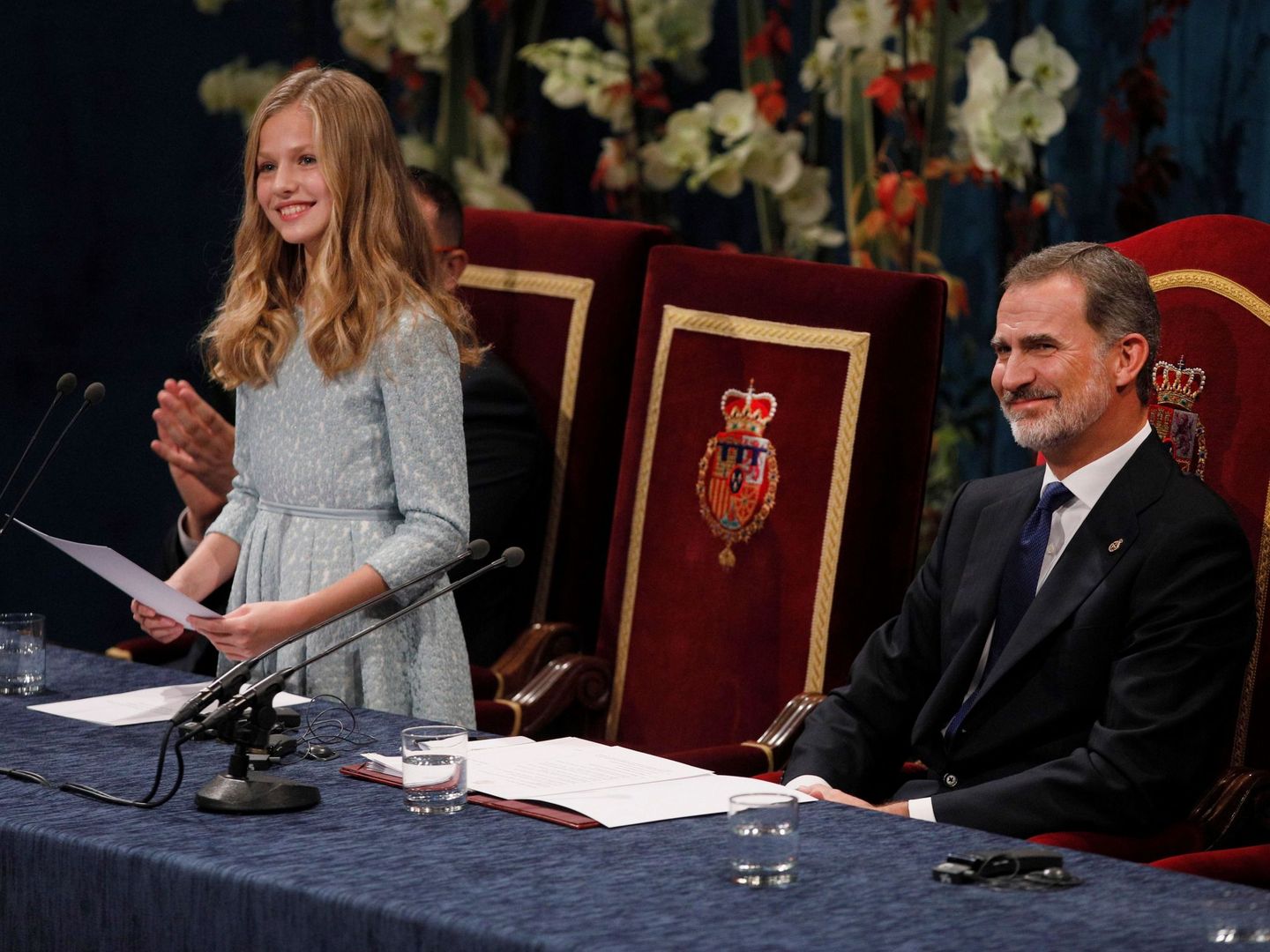 El rey Felipe VI y su hija, la princesa Leonor, durante la ceremonia de entrega de los premios Princesa de Asturias 2019. (EFE)