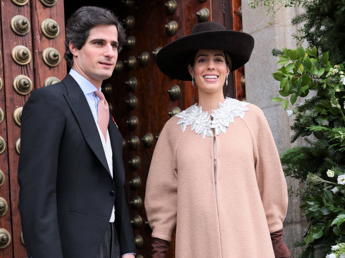 Foto: Sofía Palazuelo, en la boda de su hermano Beltrán, acompañada por Fernando Fitz-James. (Gtres)