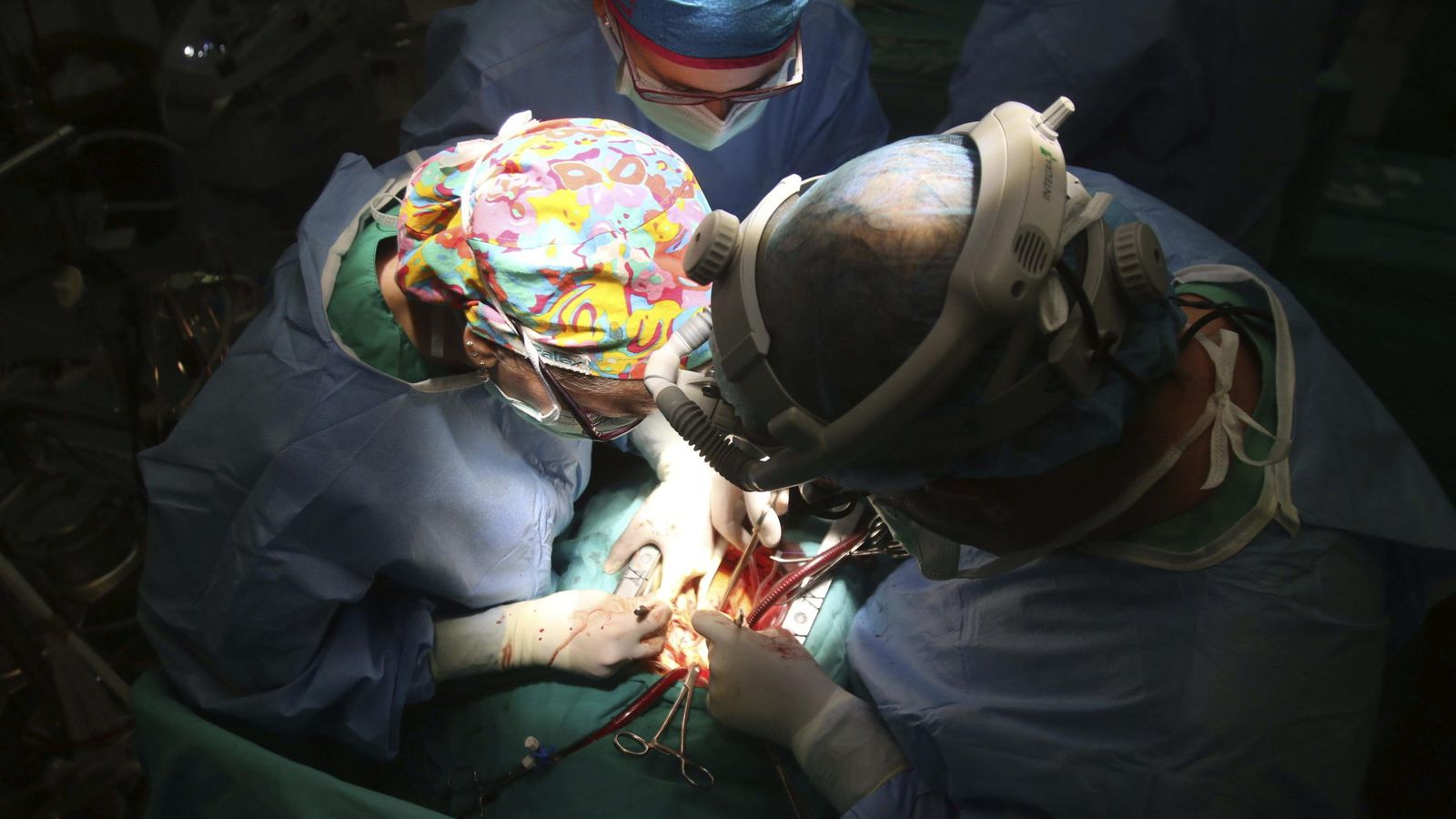 Foto: Operación de trasplante de corazón en el hospital Reina Sofía de Córdoba (Efe)