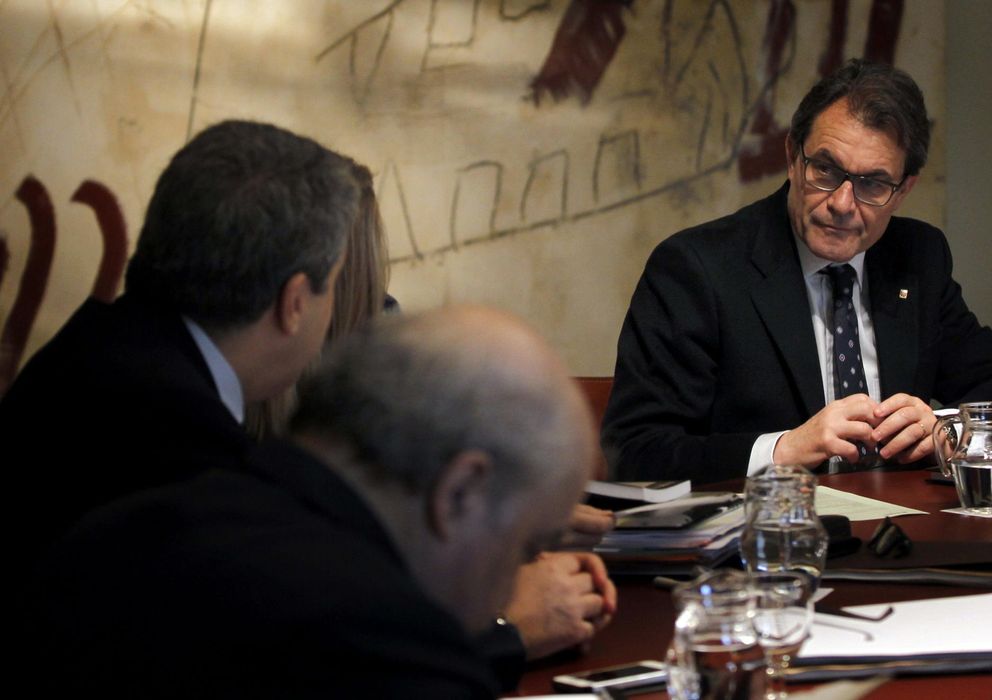 Foto: Artur Mas, durante la reunión semanal del ejecutivo catalán en una jornada marcada por el debate del Congreso. (EFE)