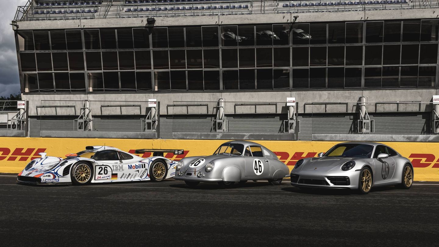 A la izquierda, el 911 GT1 ’98, en el medio, el 356 SL, y a la derecha, el 911 GTS.
