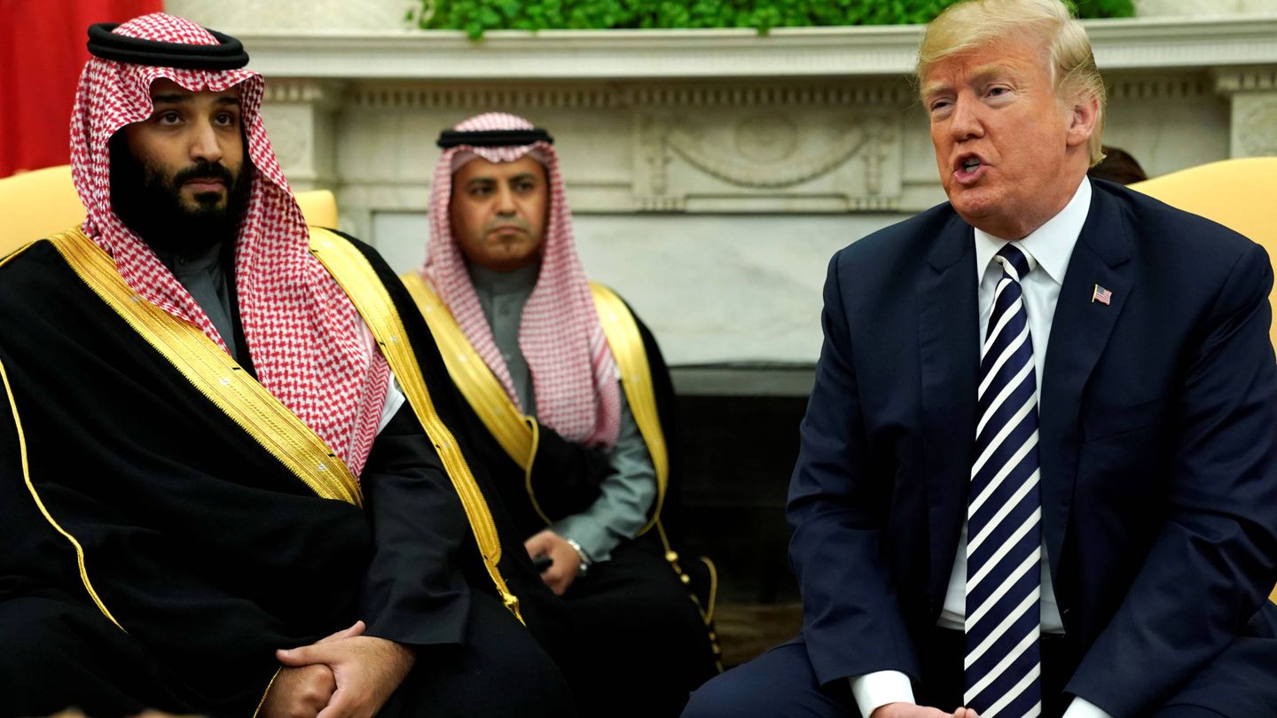 El príncipe árabe junto a Donald Trump. (Reuters)