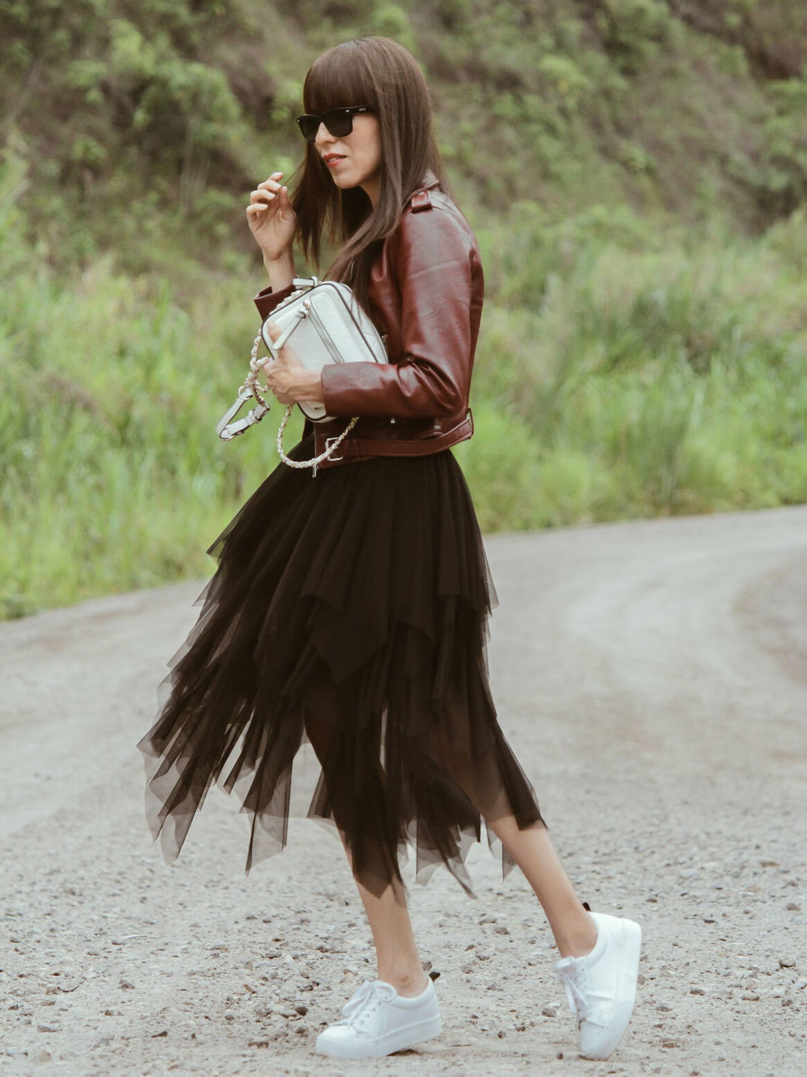 La bloguera Andrea Segura con look de falda de tul y zapatillas deportivas. (Karolina Segura - Blog Desde el Trópico)