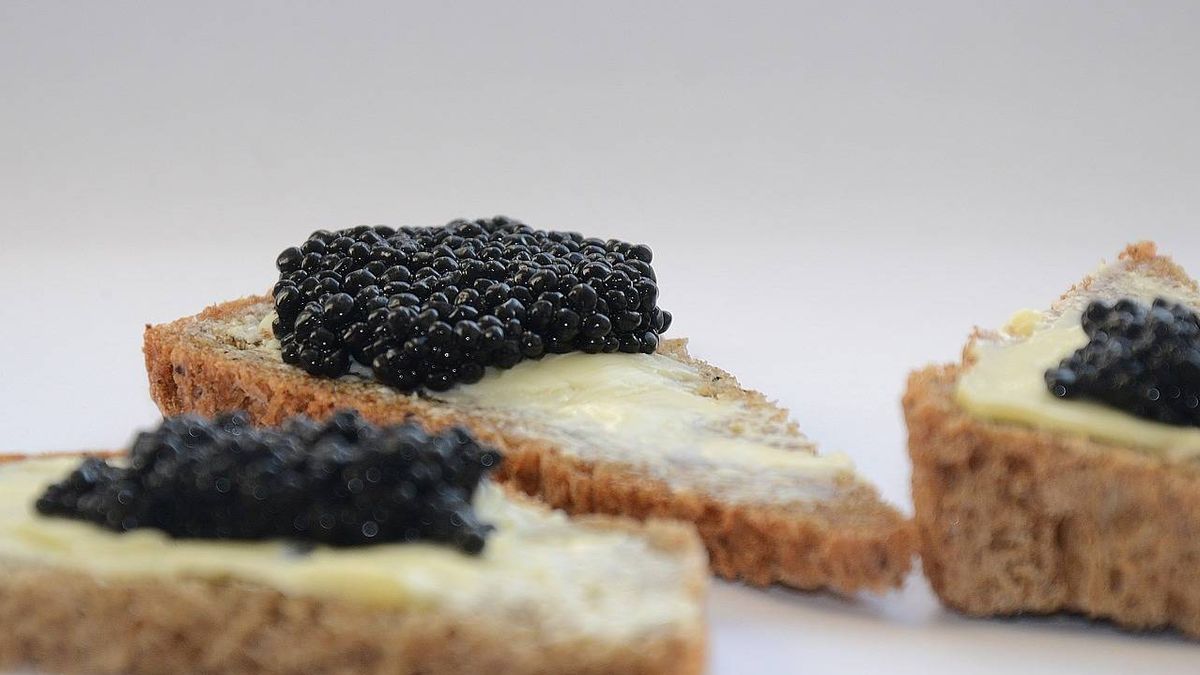 Cómo servir bien el caviar y con qué deberías acompañarlo