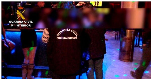 Foto: Operación policial en un club de alterne. (EFE)