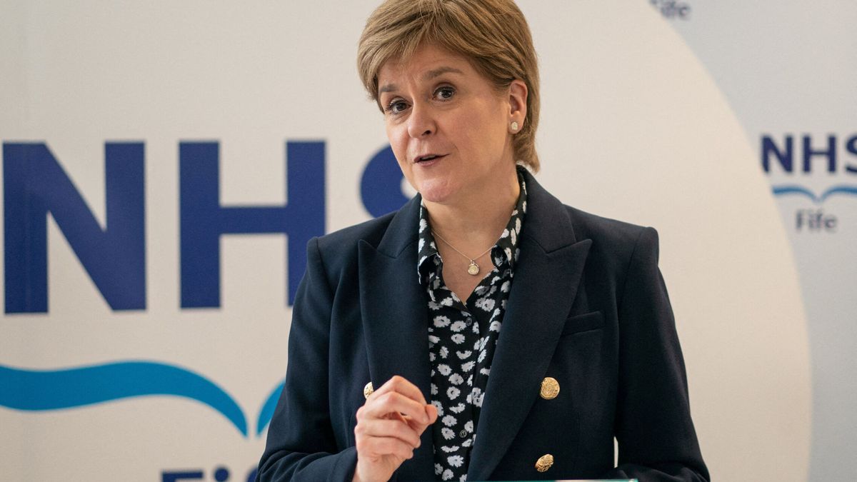 Nicola Sturgeon, la 'reina' del independentismo escocés, detenida por las finanzas del partido