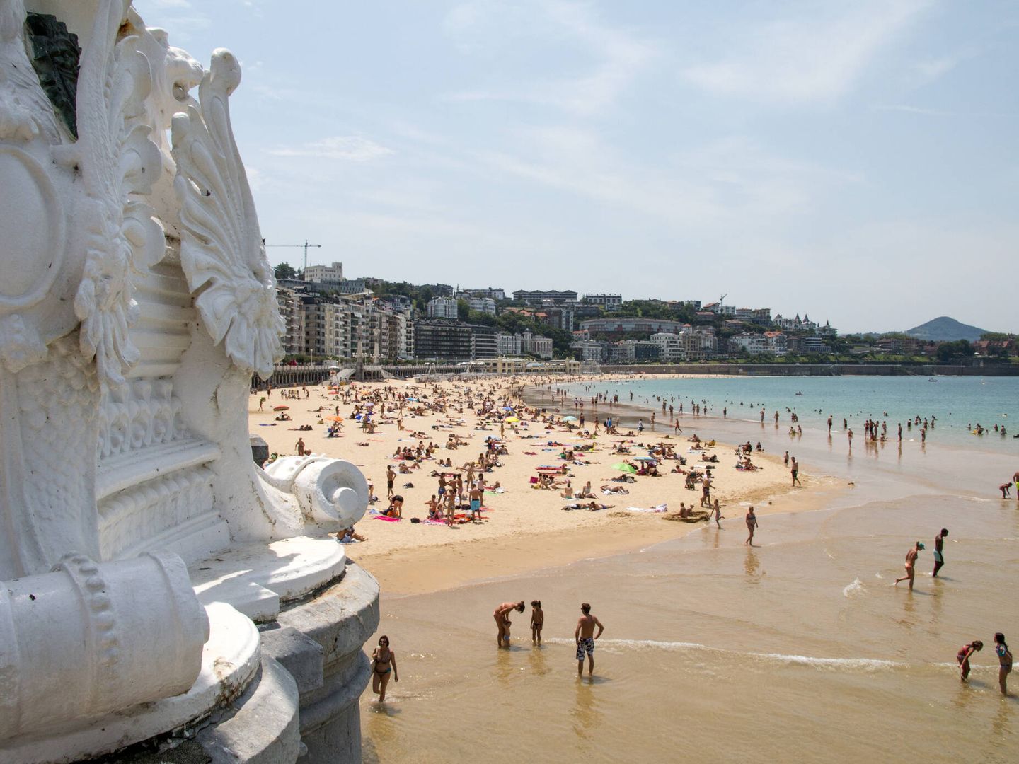 La Playa de la Concha en San Sebastián, una de las primeras en estar destinada a la explotación turística. Sin duda, una de las más bonitas playas de Europa. (iStock)