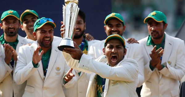 Foto: El equipo pakistaní celebra su inesperada victoria. (Reuters) 