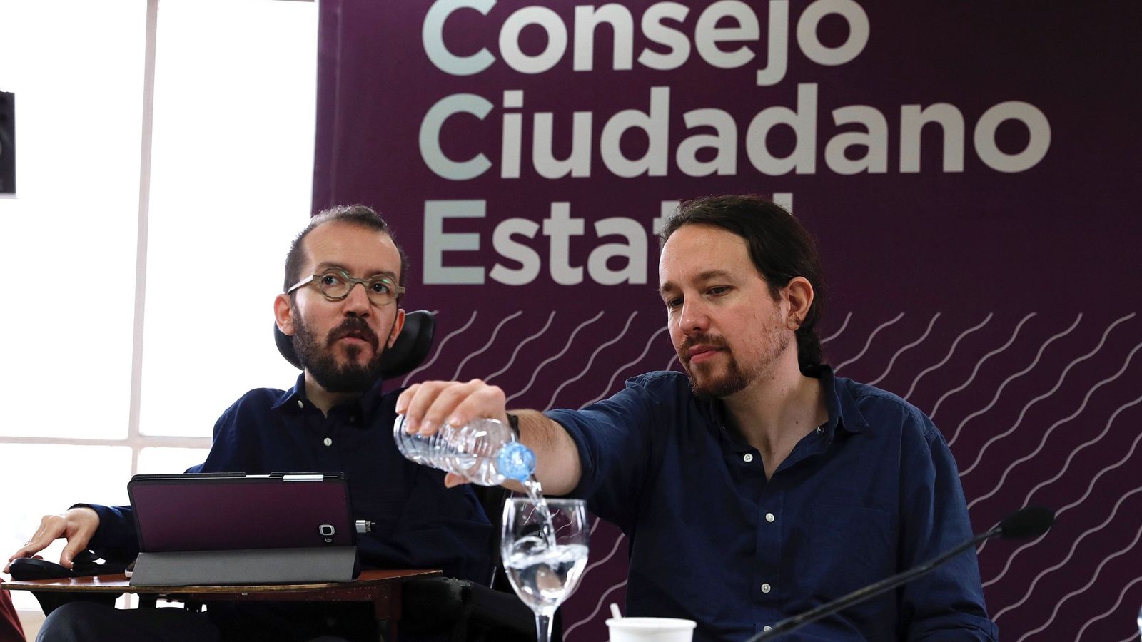 Foto: El líder de Podemos, Pablo Iglesias,d., y el secretario de Organización de Podemos, Pablo Echenique, durante la reunión del Consejo Ciudadano Estatal. (EFE)