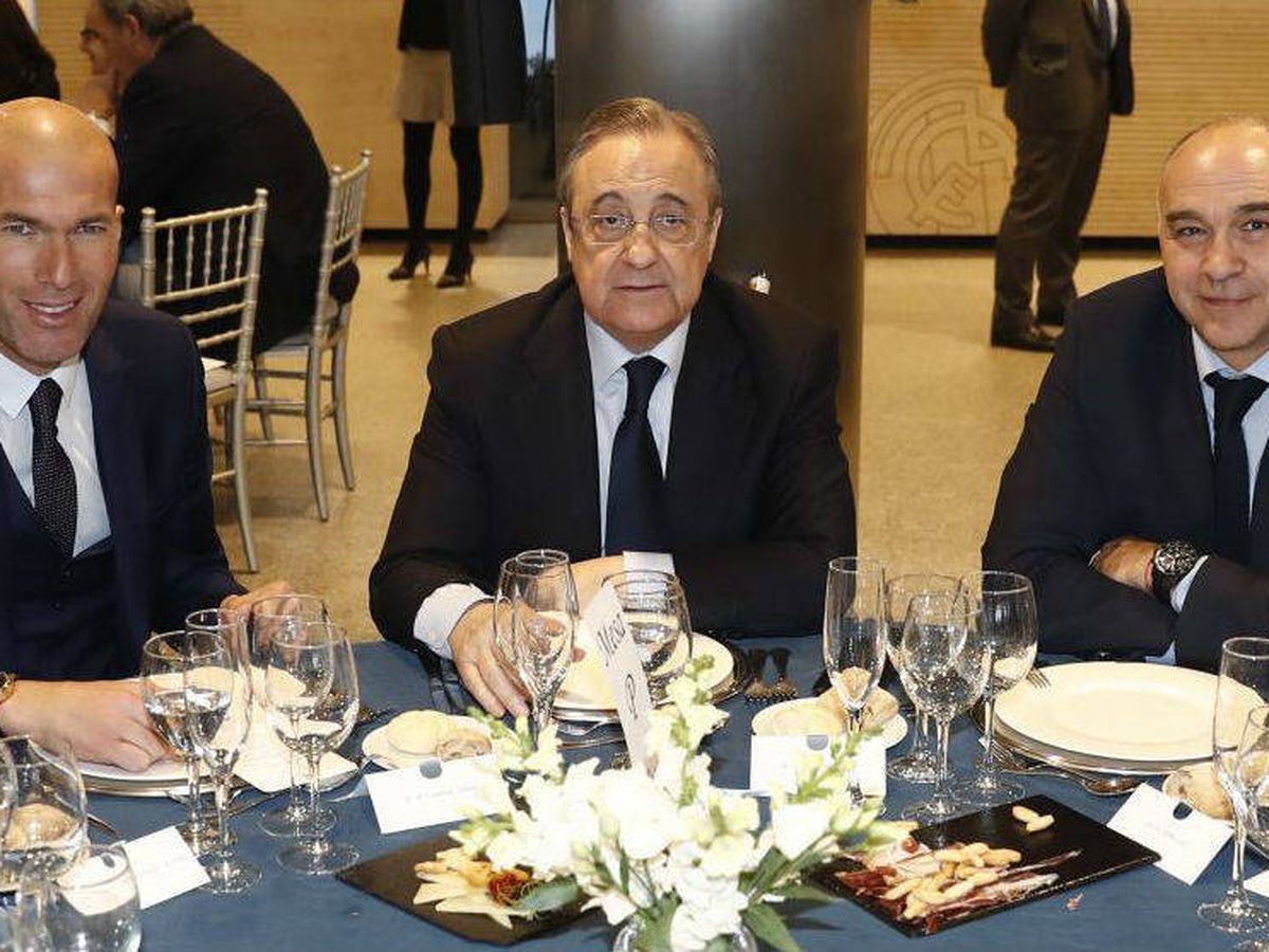 Foto: Laso, con Zidane y Florentino Pérez en la comida de Navidad del Real Madrid