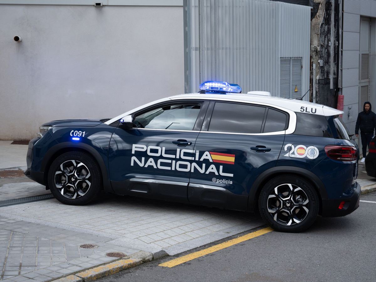Foto: Un coche de la Policía Nacional en una imagen de archivo. (Europa Press/Adrián Irago)