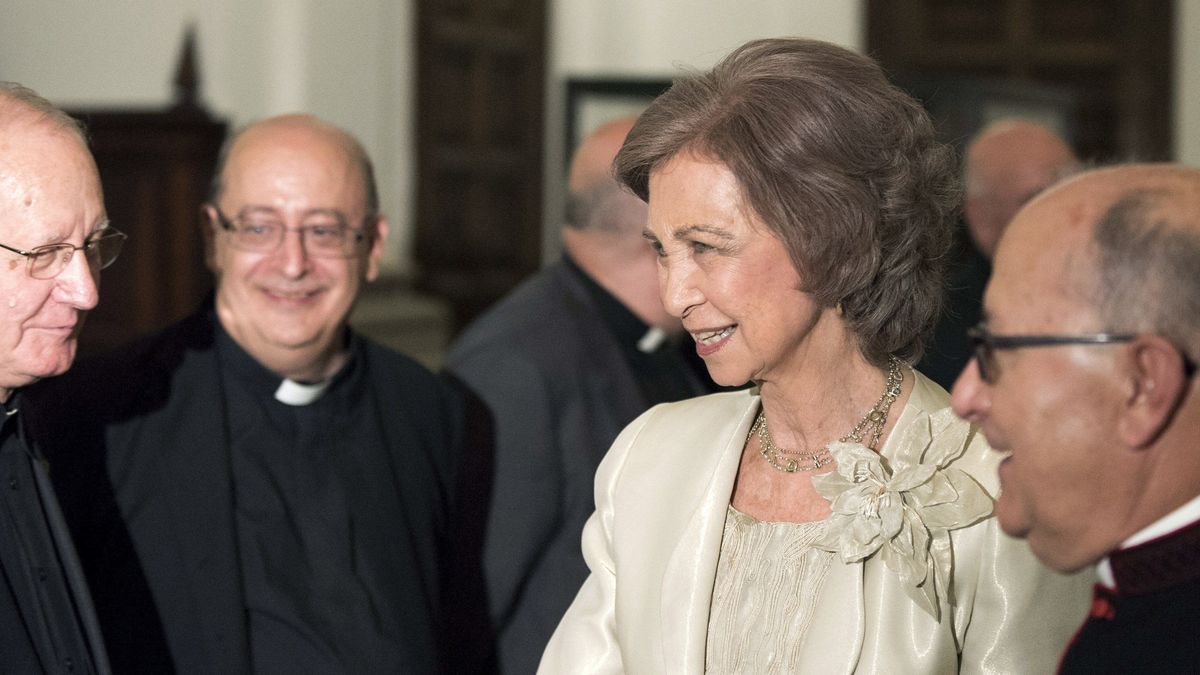 La reina Sofía regresa a la agenda oficial por la puerta grande