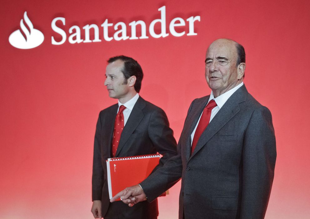 Foto: El consejero delegado de Santander, Javier Marín, y el presidente, Emilio Botín. (Efe)
