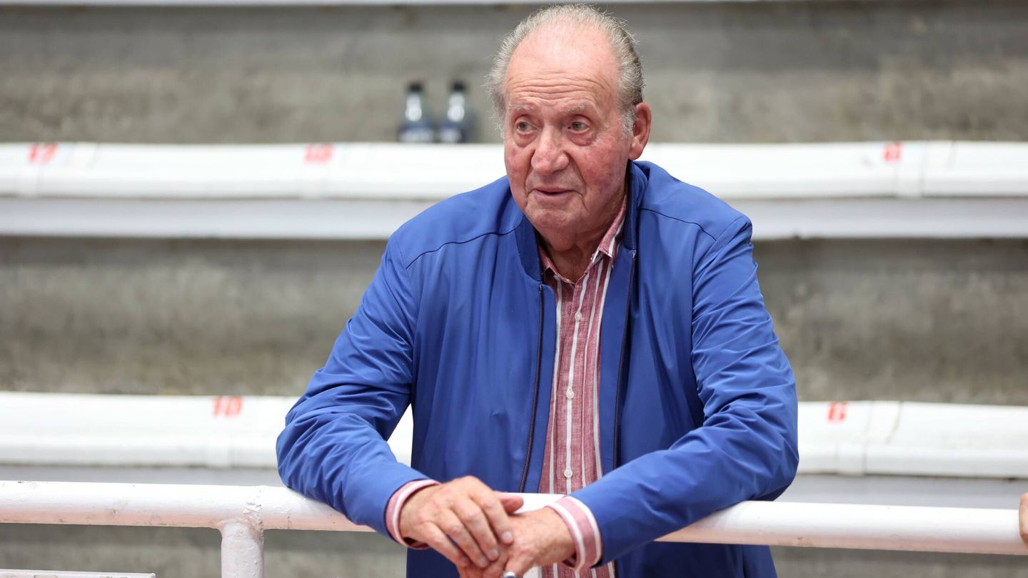 El rey Juan Carlos se suma a la tendencia de los smart rings. (Europa Press)