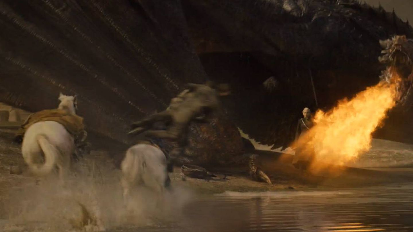 Imagen del cuarto capítulo de la séptima temporada en el momento en que Jaime es salvado de las llamas