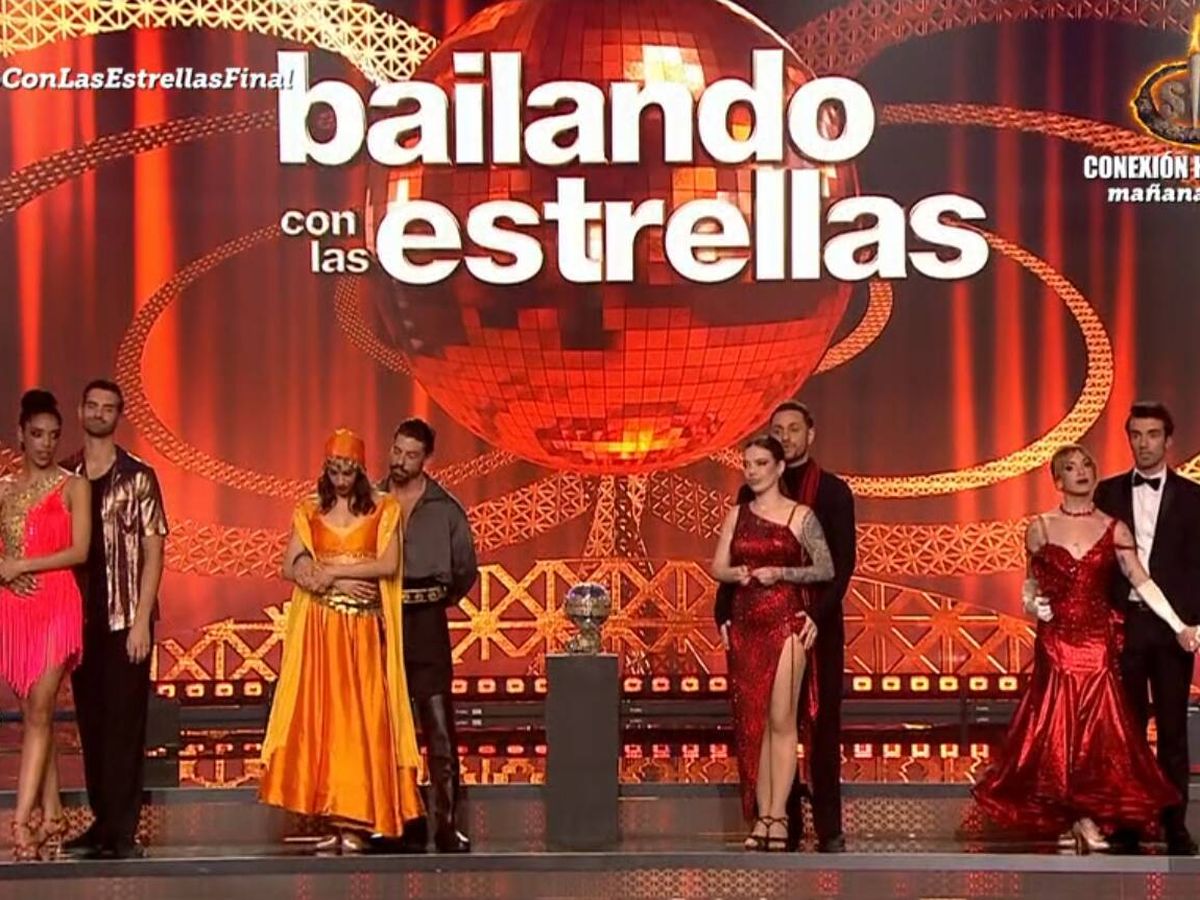 Foto: Los finalistas de 'Bailando con las estrellas', antes de conocer el nombre del vencedor. (Mediaset)